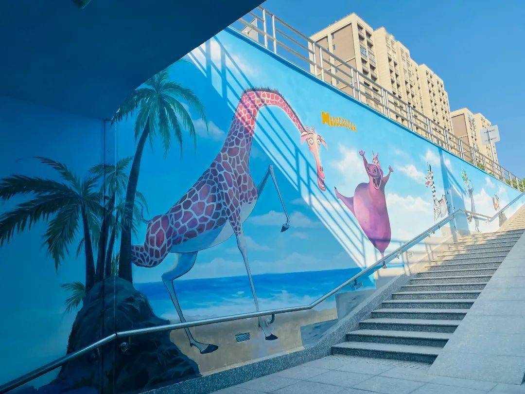 打卡点喜欢拍照的你仿佛进入了动漫世界沿着台阶步入地下通道但是人家