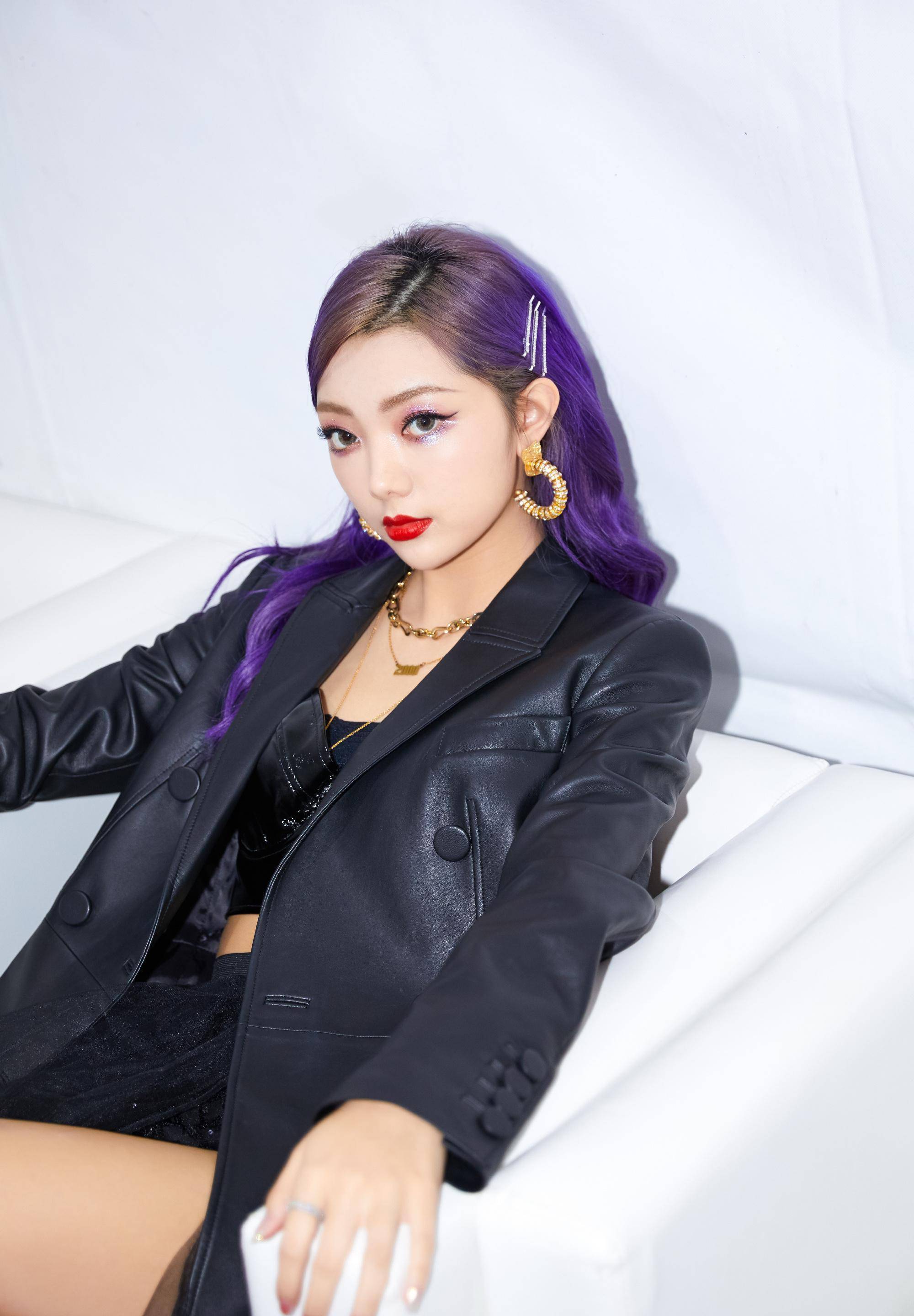 火箭少女唯一外籍成员,李紫婷整箱演出服丢失求助,造型仍抢眼