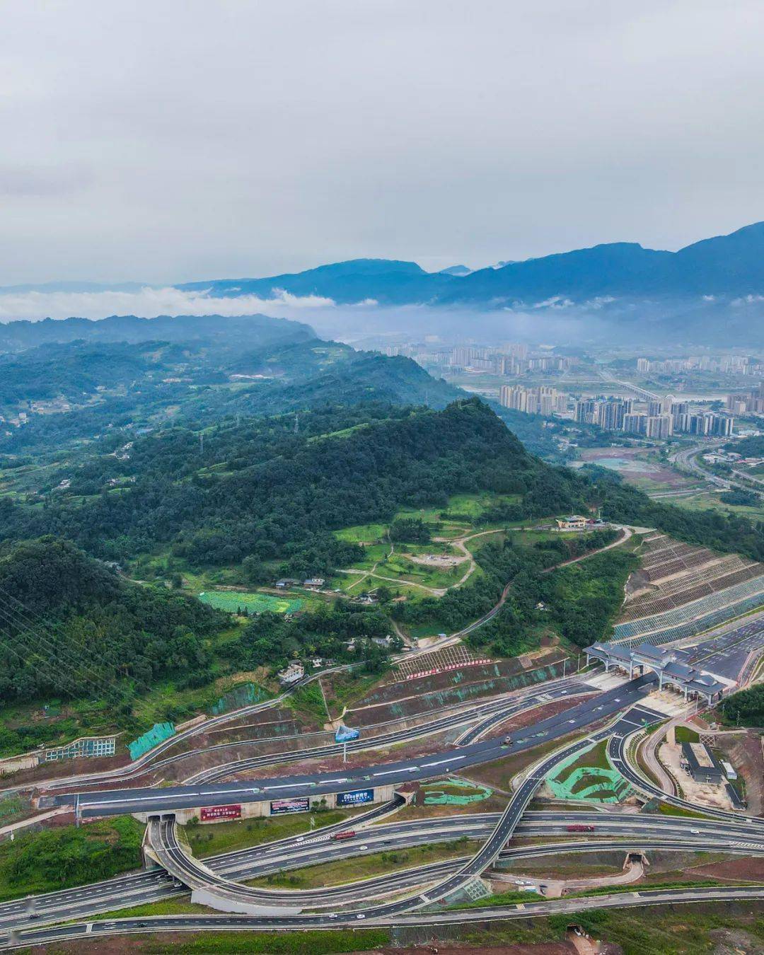 蒲江的連片區域規劃建設雅州新區沿成雅快速通道,川藏鐵路(成雅段)以