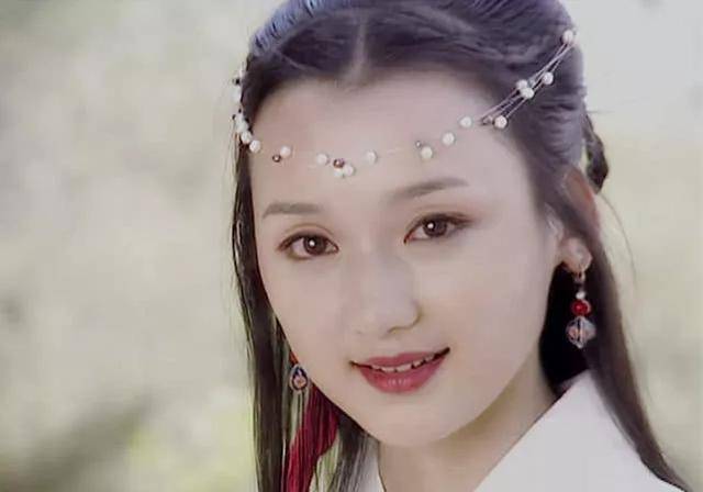 她的代表作品有《侠客行》,《我的格桑梅朵》,《追梦组合》,《福星高