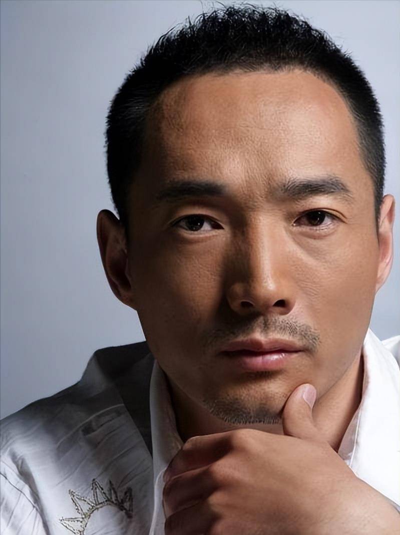 曾黎:中戏校花44岁依然单身,一生佛系连张柏芝都惊叹她的颜值_李易祥