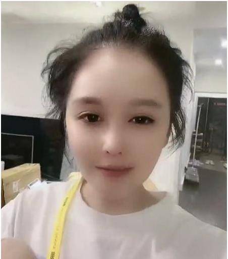 赵本山女儿曝光豪宅内景,装修朴素大到空旷,不像明星住的房_球球_因为