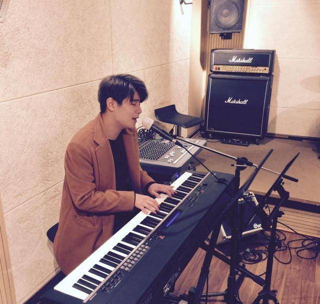 26岁知名歌手兼职外卖遇车祸,经抢救无效身亡_赵融_因为_时期