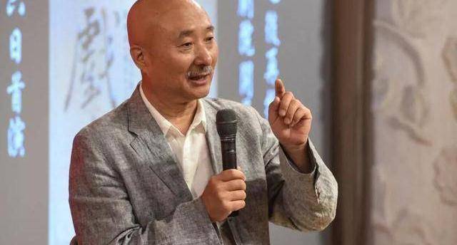 "离开了地域和家乡,陈佩斯还是陈佩斯,可有人一旦离开这些,就什么也不