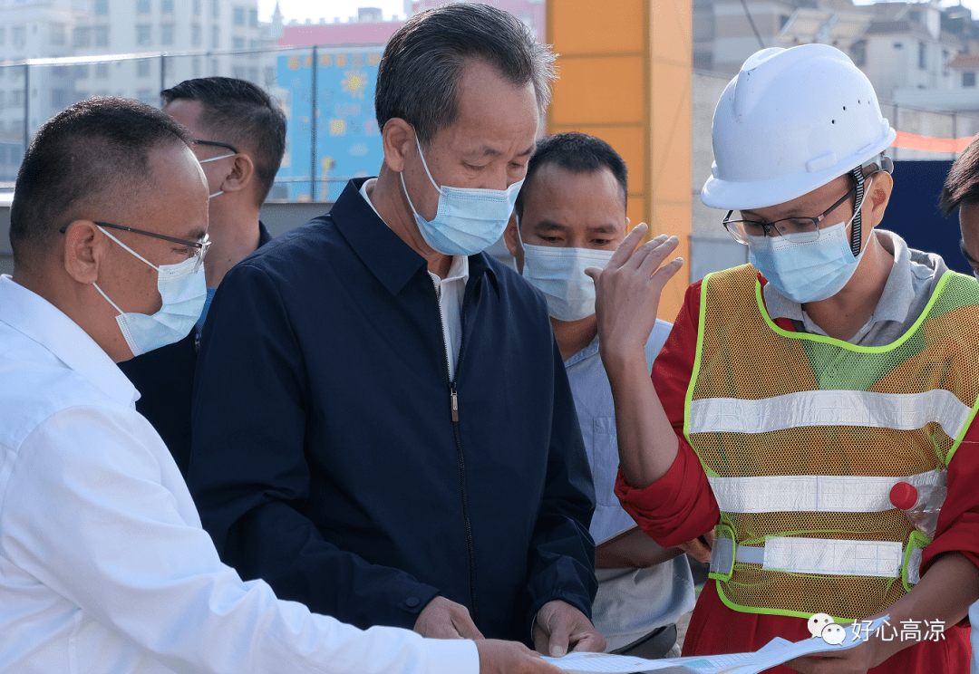 我市市委常委,市委办主任莫晖,副市长刘仁生参加调研.