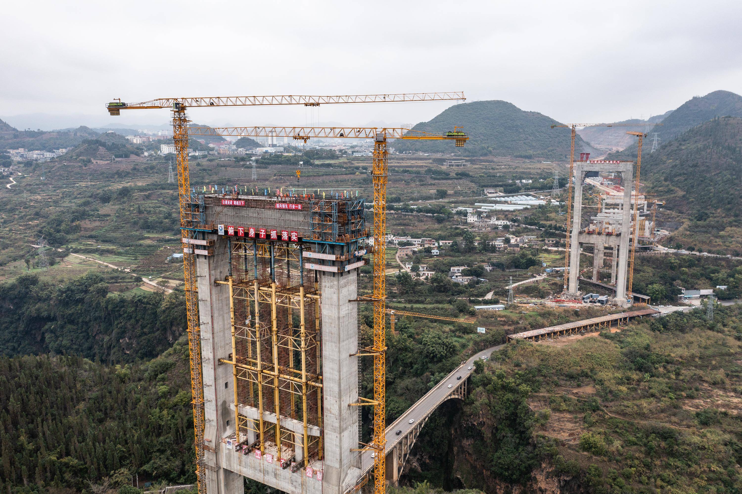 （经济）贵州黔西南：金州大桥工程加紧建立