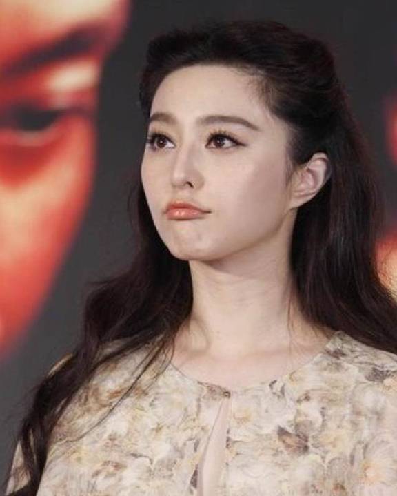 若是大拇指的上节有闭合的纹路,我们叫做"凤眼纹"