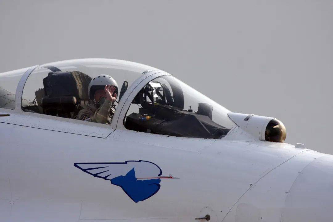 惊心动魄——俄罗斯勇士,雨燕飞行表演队天空太惊险(三)_精彩表演