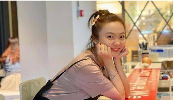 林妙可近照曝光,一身旗袍装,却看不出21岁的样子!_奥运会_合作_娃娃脸