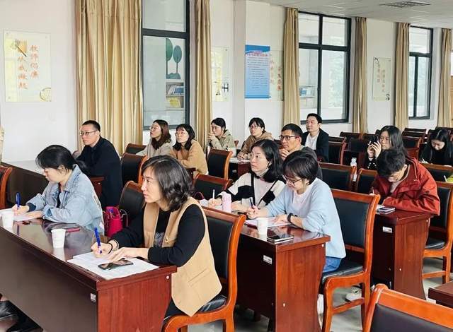 无锡市南湖中学教师团队赴宜兴市湖13实验学校学习交流_合作_课堂
