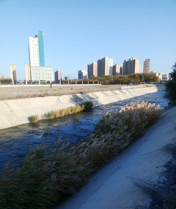 新疆乌鲁木齐最大的一条河流,古牧地河的冬天_米东区_河道_水磨