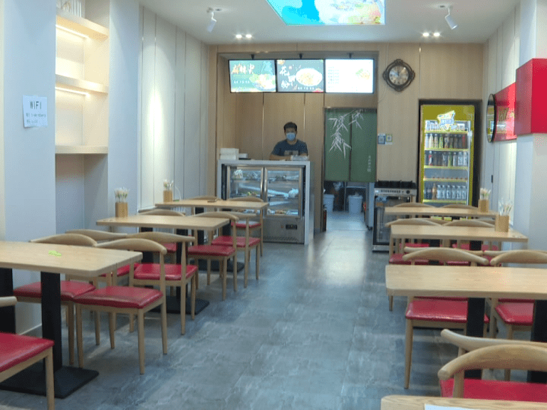 餐饮门店有序恢复堂食 错峰限流营造安全就餐环境_防疫_疫情_防控