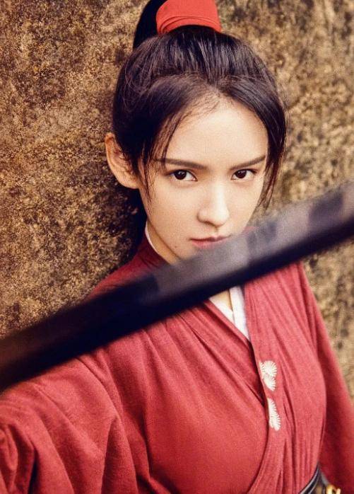 张予曦cos迪士尼公主,灰姑娘装扮很亮眼_花木兰_二次元_长裙