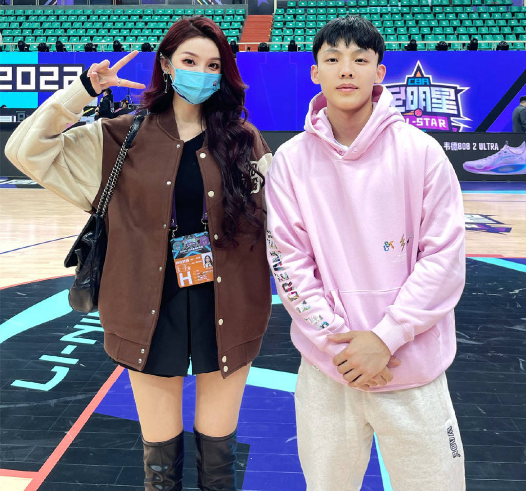 上海更换教练,李秋平上位,哈德森下家曝光,美女追星徐杰_李春江_1_cba