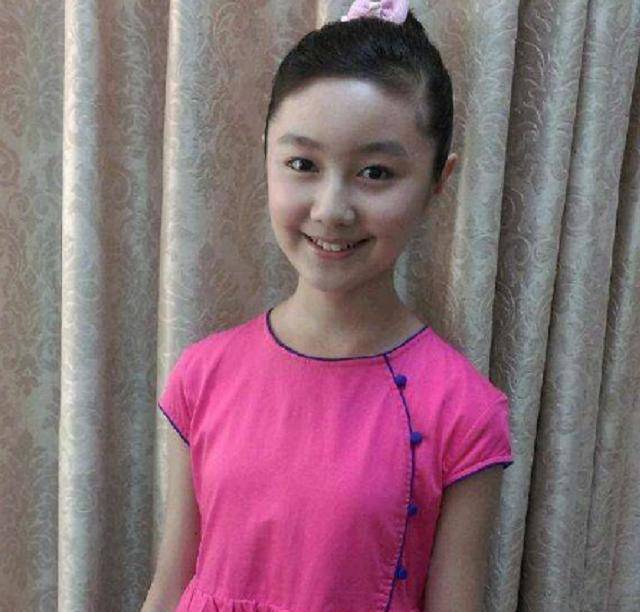 8岁"点读机女孩"高君雨,扬言不会让妈妈担心她的学习,如今19岁变成