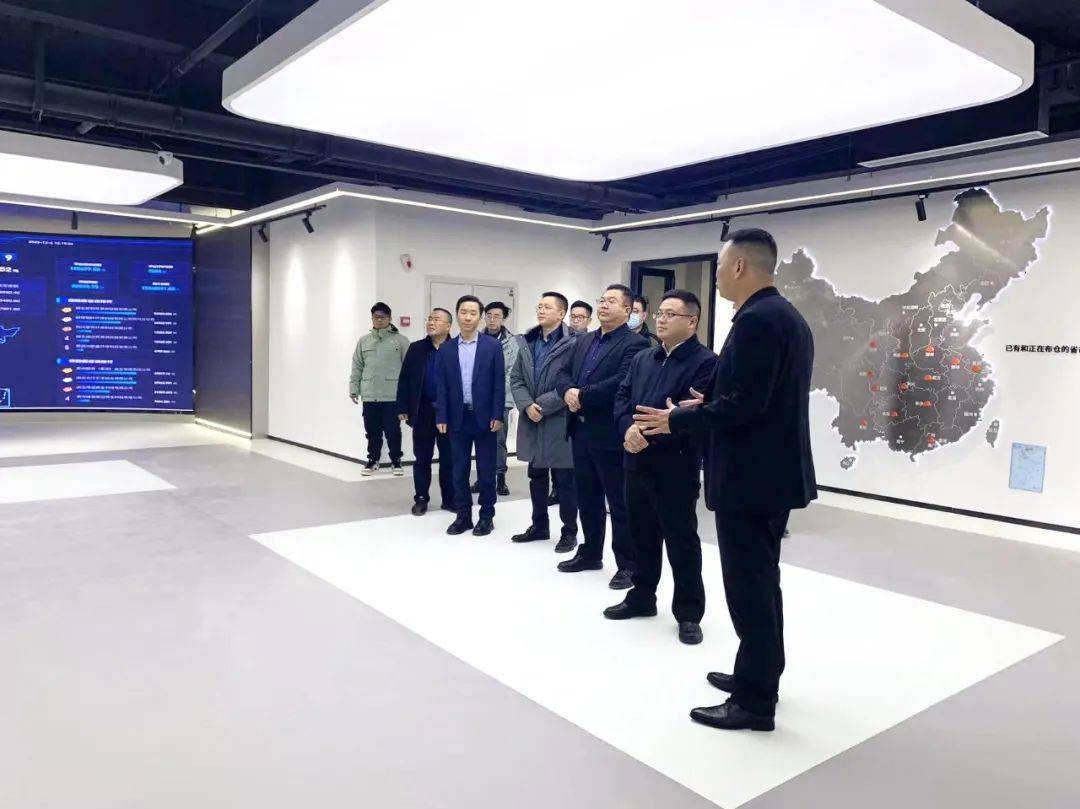 利川市市长熊翔,副市长朱定攀一行莅临纸去哪了西南(利川)运营中心