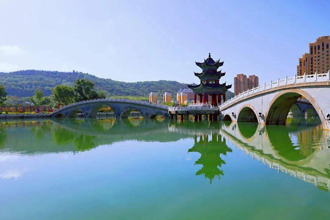 "倒"过来看临夏!原来是这样……_水面_倒影_胭脂