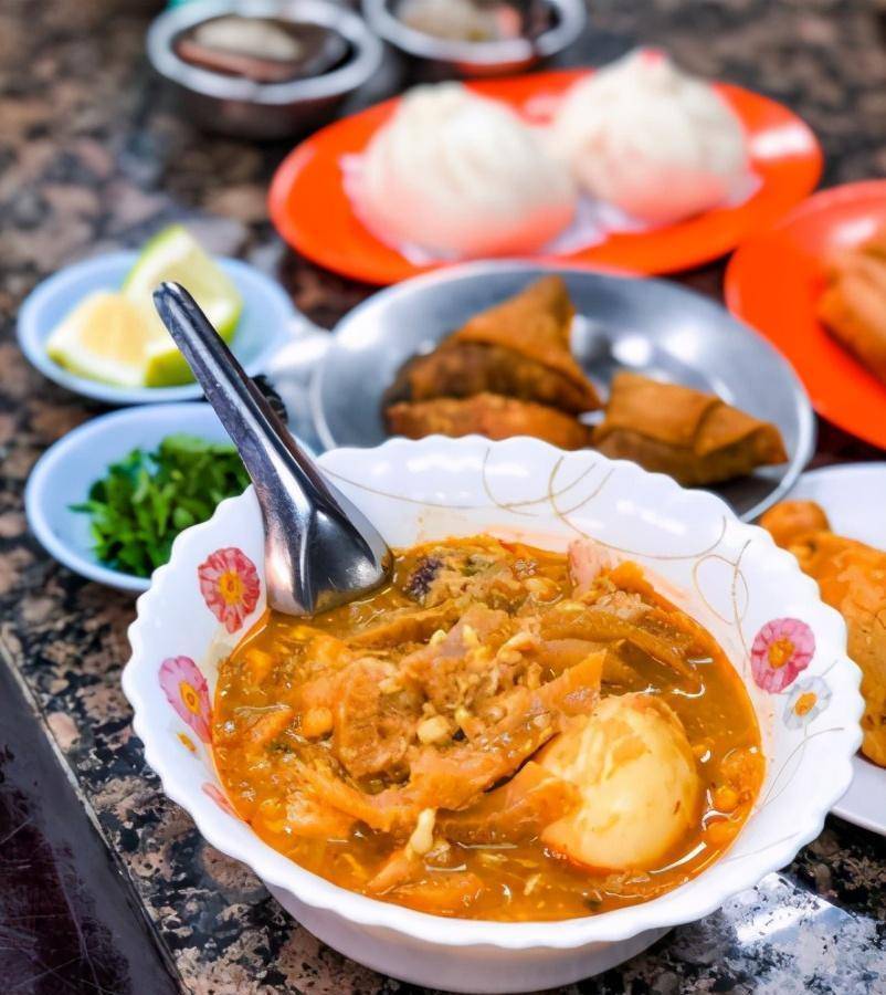 看着很普通,但这些是缅甸仰光5大最佳街头小吃_沙拉_包括_莫欣