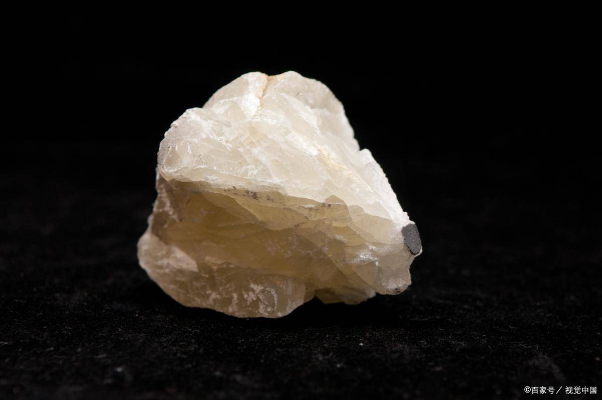 重晶石属于不可再生资源,广泛用于石油,天然气钻探泥