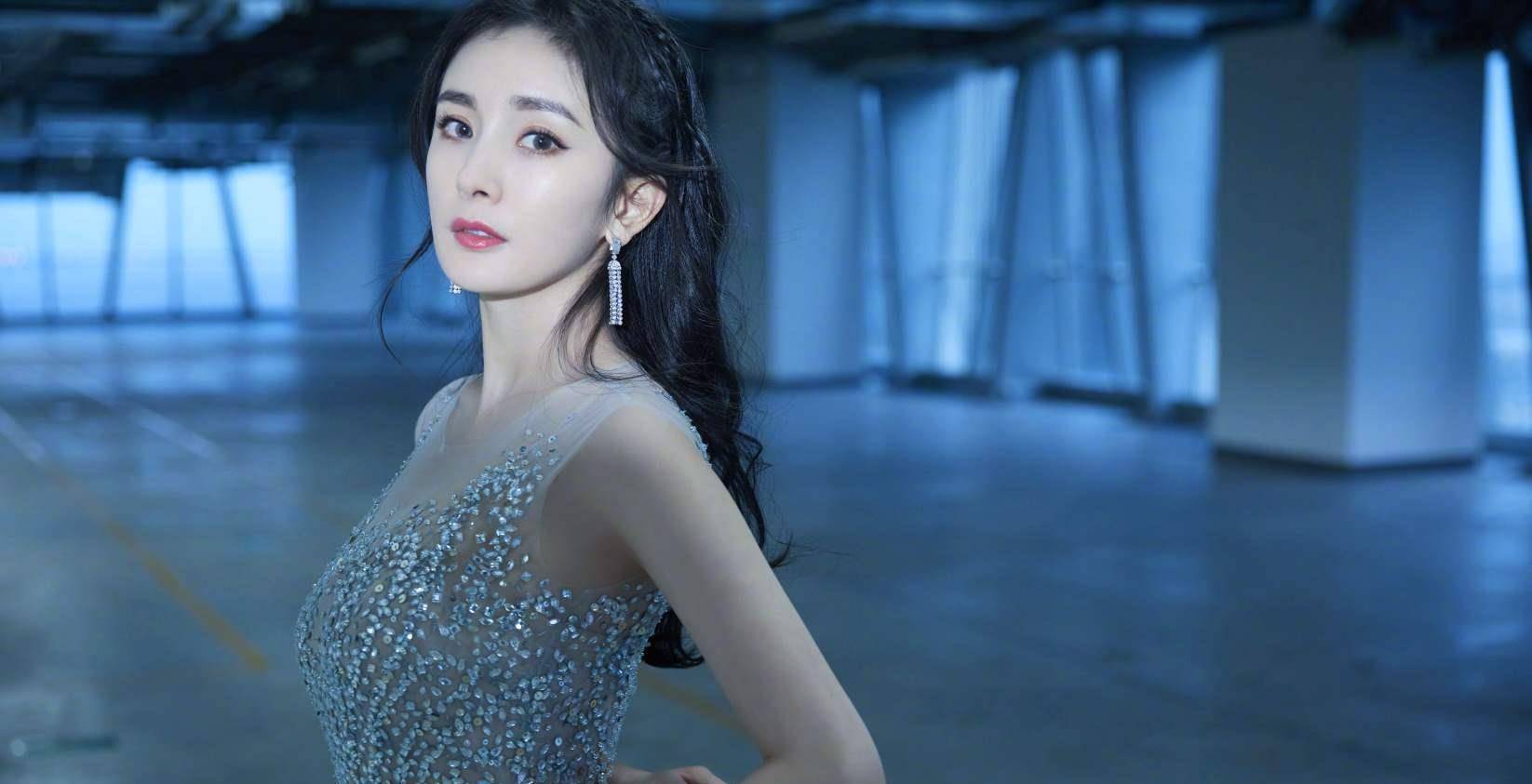 杨幂杨紫最新古装曝光,一个秒变18岁少女,一个变身太后霸气侧漏_造型