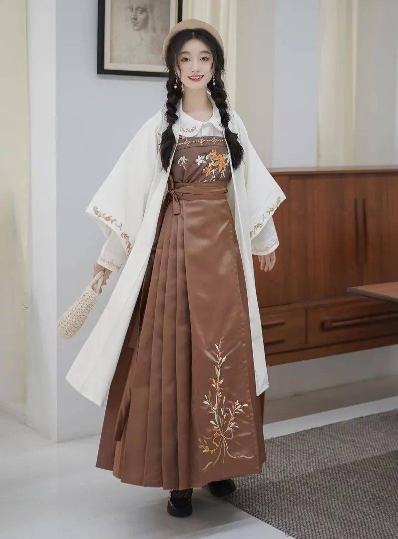 长褙子 马面裙(图源:一禾原创汉服)当然,除了搭配交领窄袖,直领珍袖