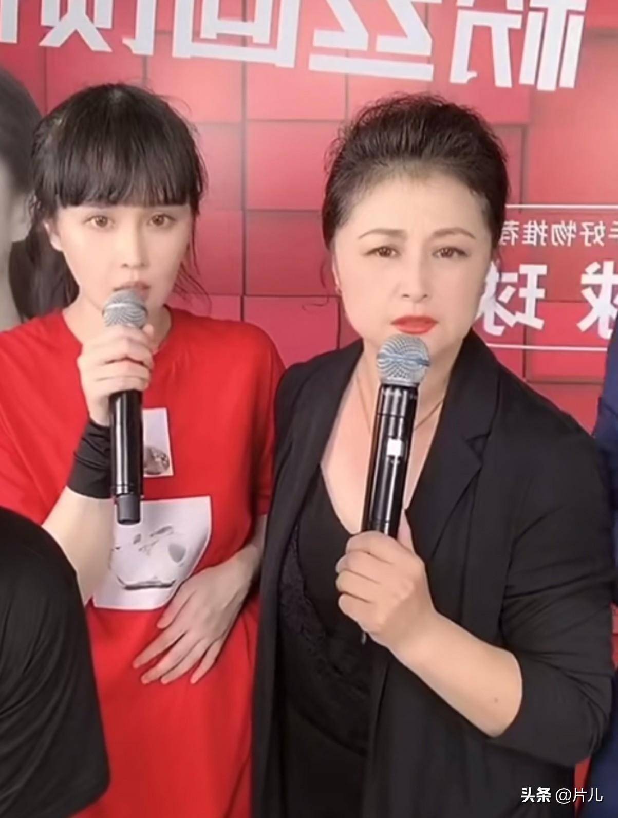 赵本山女儿出镜捞金,小沈龙,谢大脚等众星现身,堪比舞台现场_球球