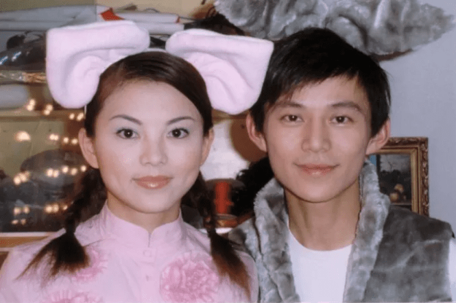 何炅颇为得意_谢娜_孩子_礼物