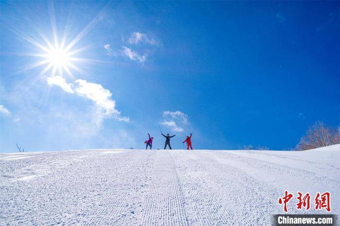 第二十届亚布力滑雪节开幕 对标北欧打造冰雪运动旅游胜地 