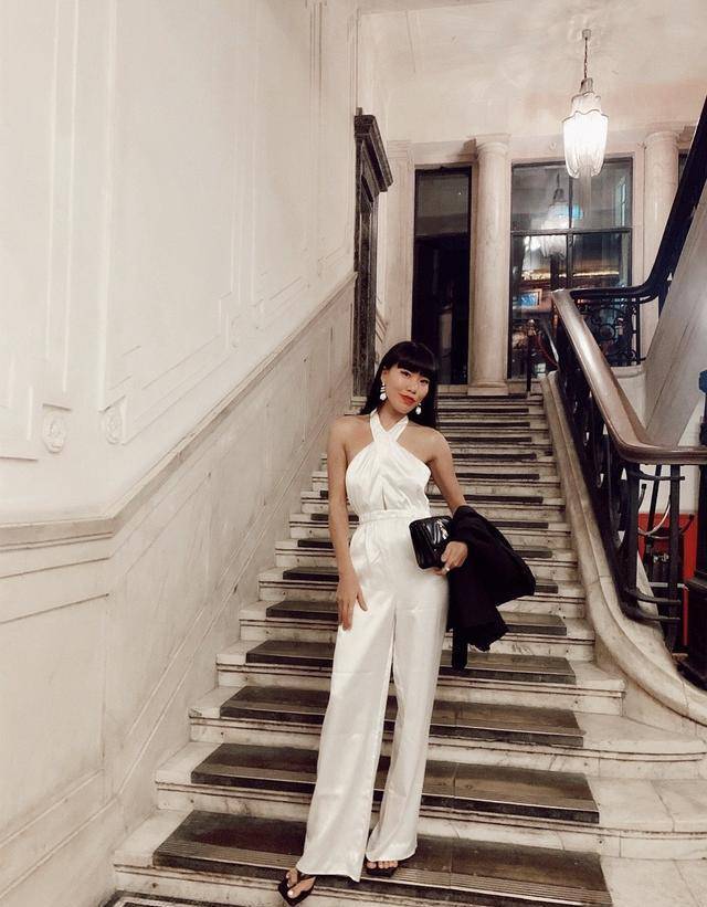 谢杏芳夫妇现身时装周,脸比林丹大穿衣却贵气_西装_时尚_五官