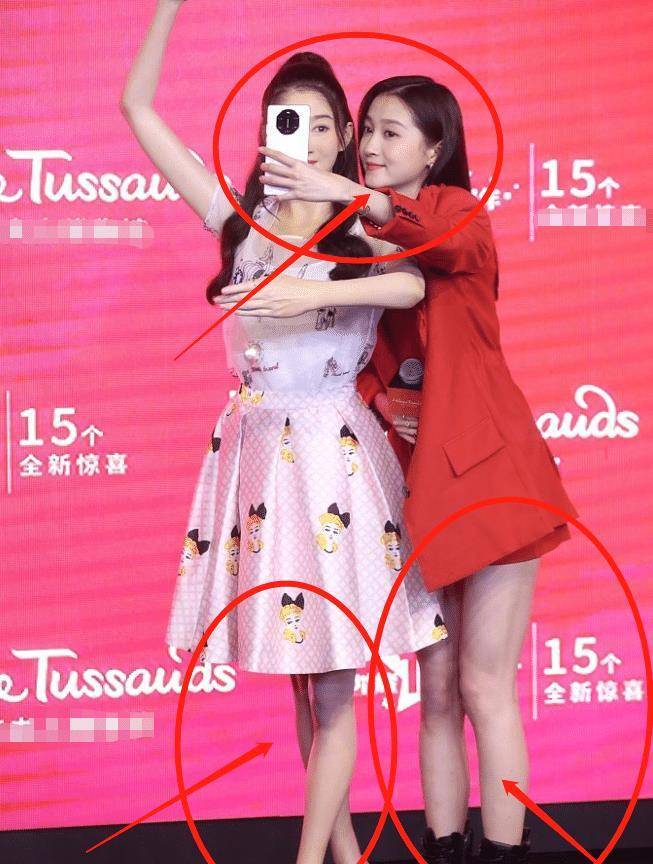 关晓彤蜡像做得太精致,本尊见后猛夸好看,生图却暴露真实腿围_女明星
