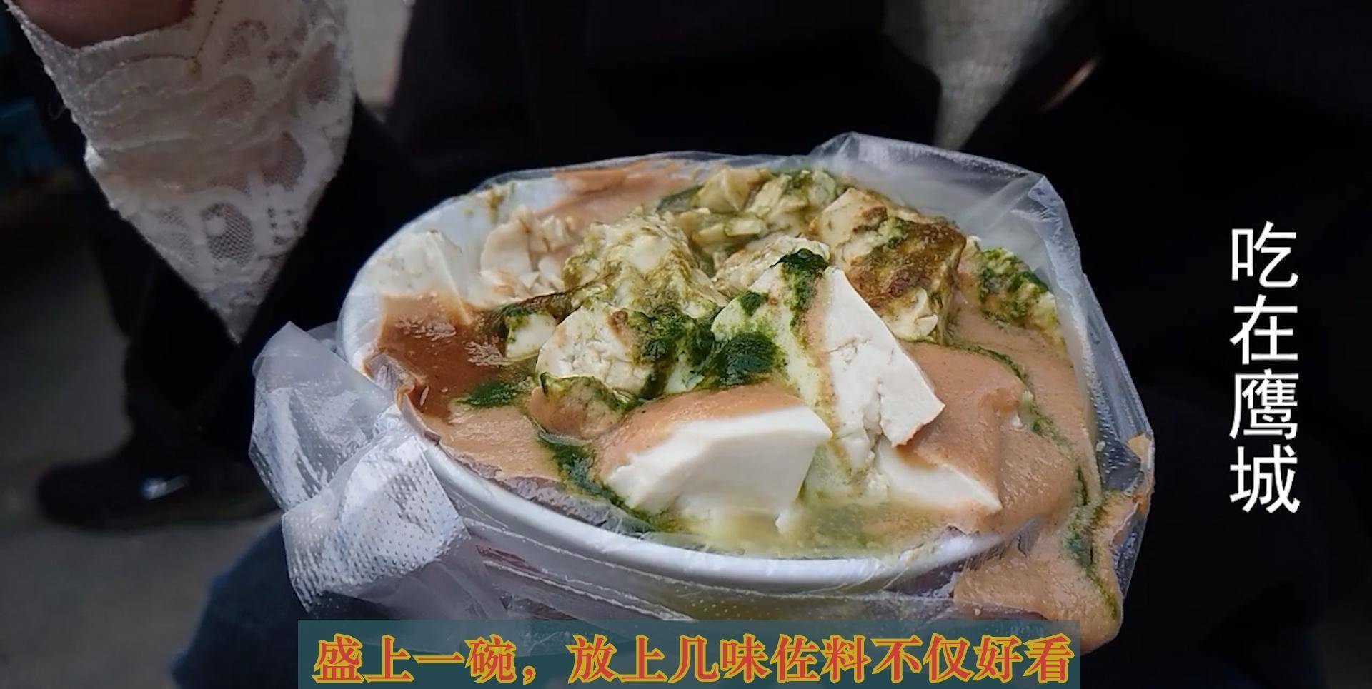 平顶山大叔做热豆腐30多年,一出摊就围满人,味道好_职业_舞钢_摊位