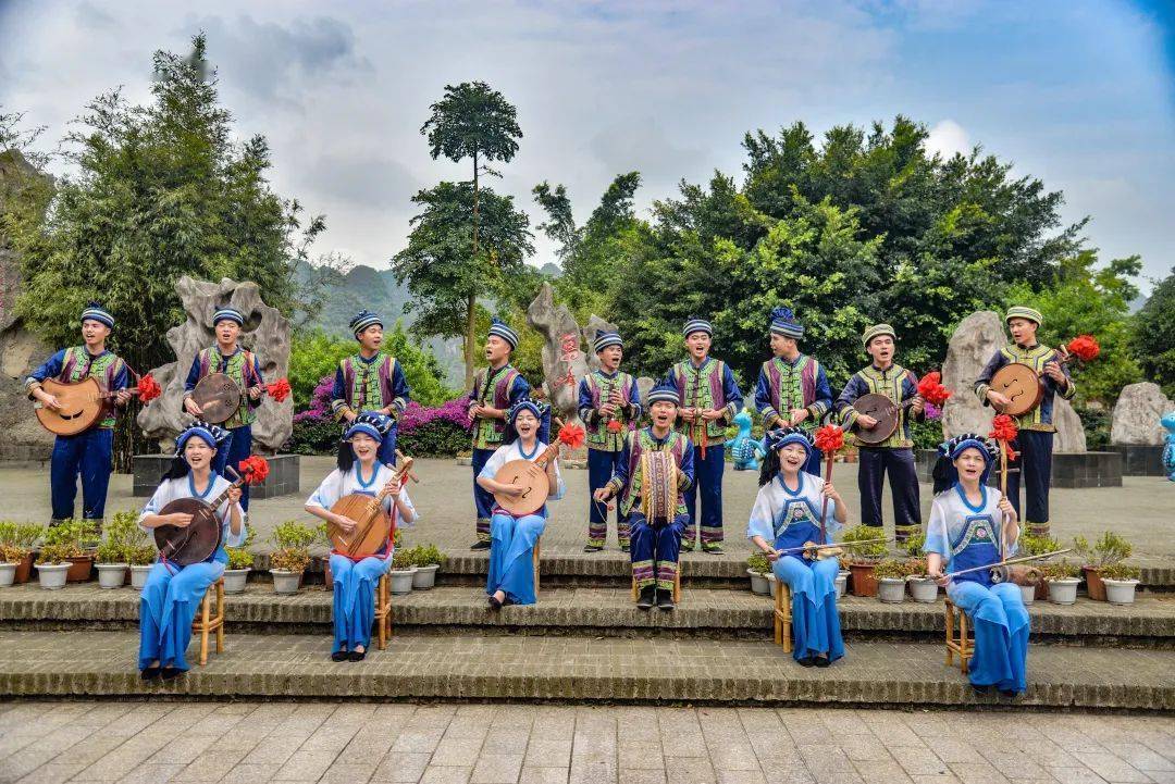 在这里,体验团一行观赏了【布依族八音坐唱】,是布依族世代相传的一种