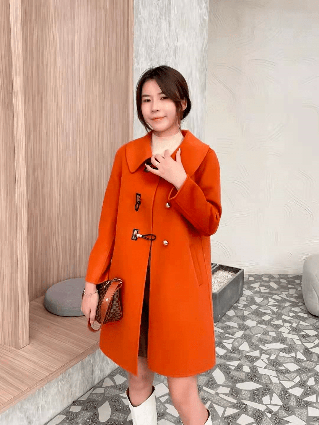 每天限量1000样,先到先得,送完为止国际品牌一韩丹尼皮草羊绒大衣工厂