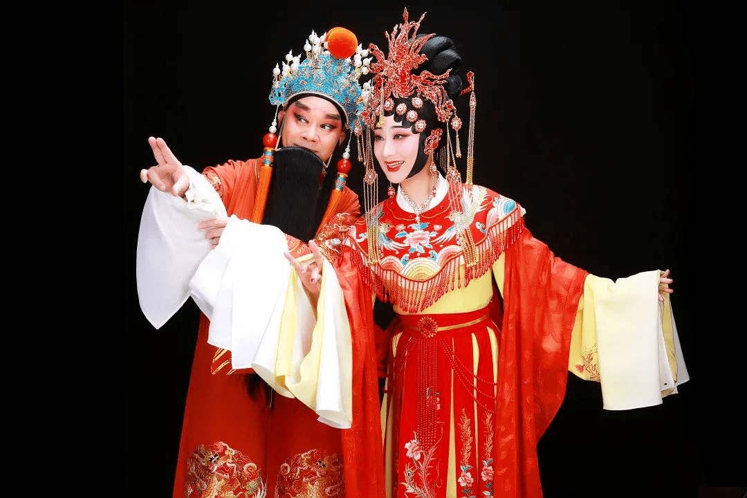 分别取材于川剧唢呐曲牌【朝天子】与笛子曲牌【秋色芙蓉】