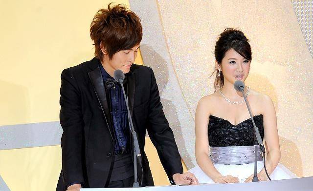 看看身处影视圈的颖儿和郑元畅面临困境如何对待_调整_角色_生活