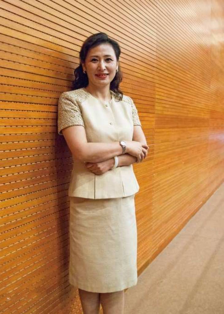 54岁"最美女书记"走红,颜值与实力并存,人生履历更是令人敬佩_姜虹