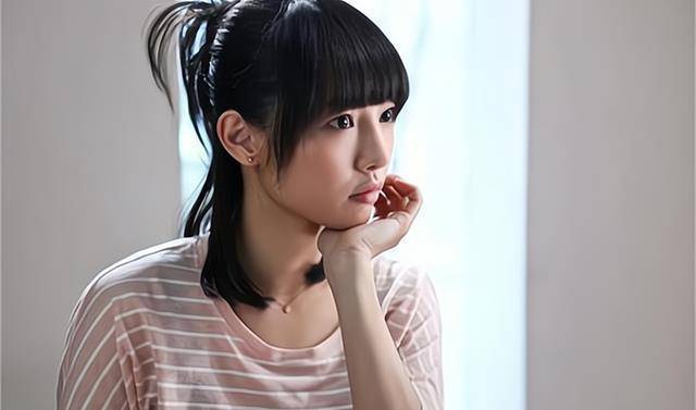 蜜月旅行中,无意看到老公朋友圈,女子热泪盈眶:你太过分了_谢然_吴哲