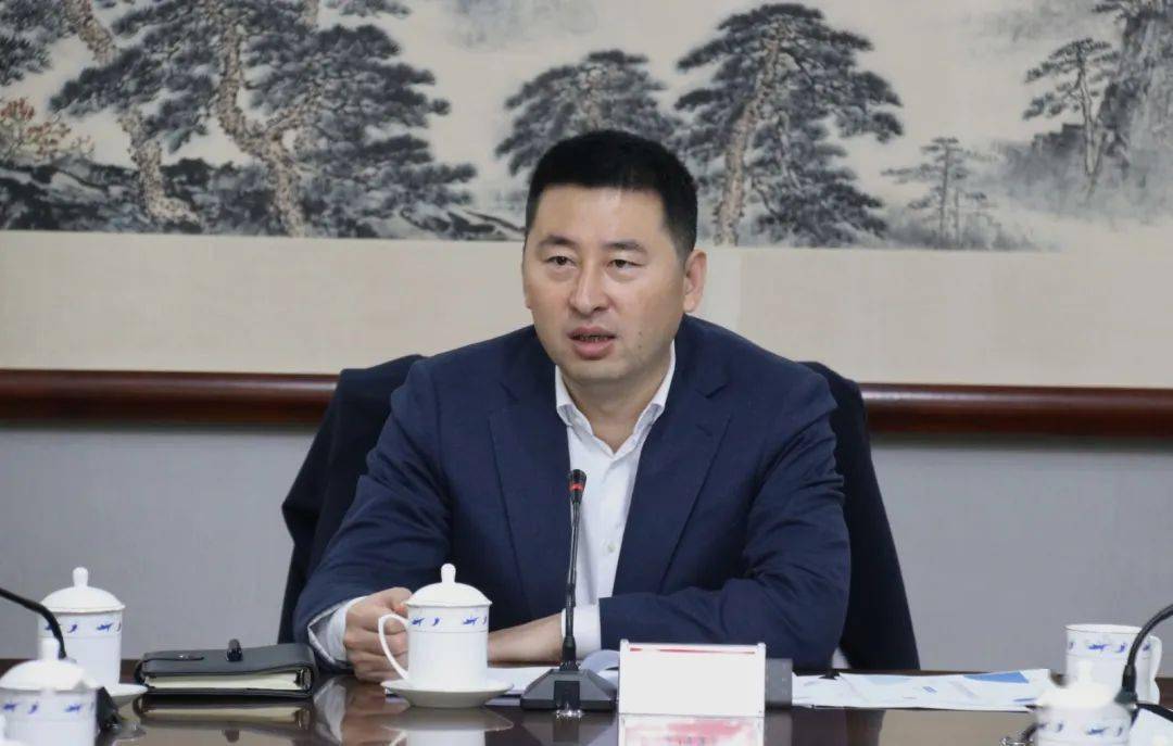 淄川区委副书记,区长冯炳涛在讲话中说,今年以来,区政府坚持每月召开