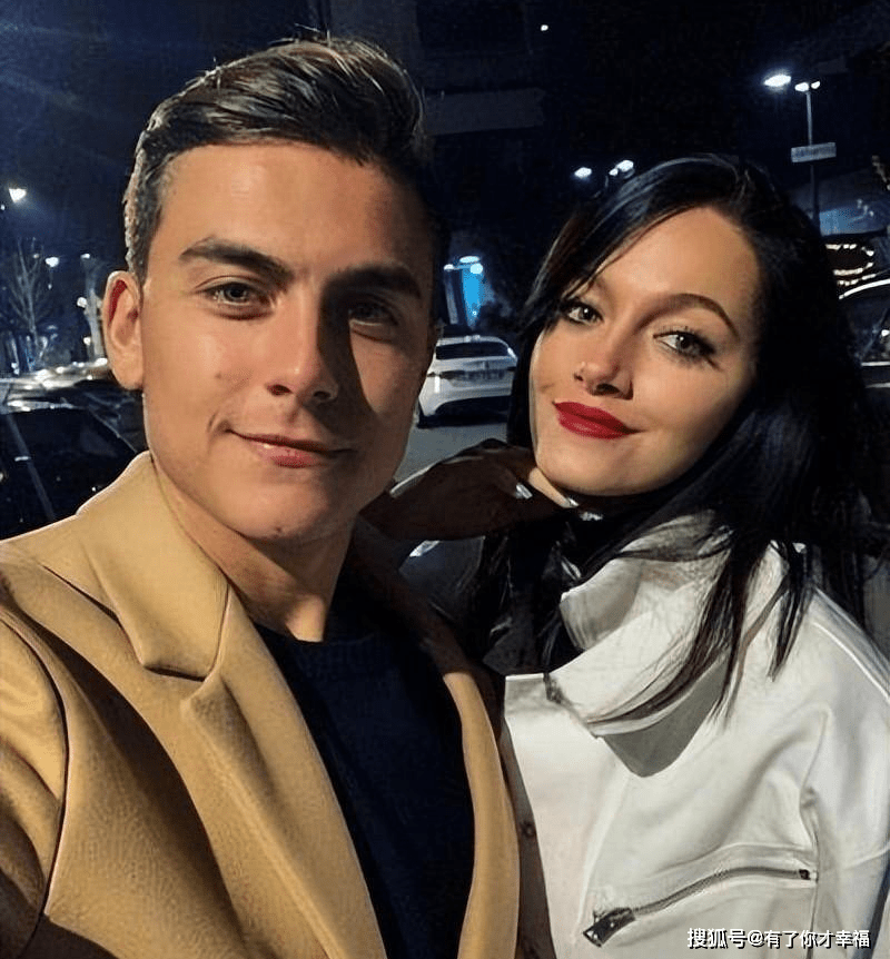 同样的奥莉安娜身上,有着南美女孩特有了热情的美,这也是迪巴拉深爱她