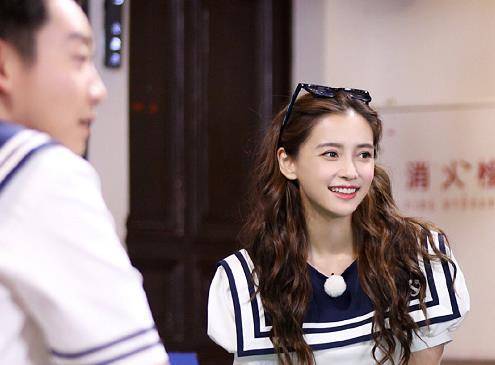 叫杨颖太生疏,叫姐姐不合适,听听欧阳娜娜喊啥,不敢信我的耳朵_称呼