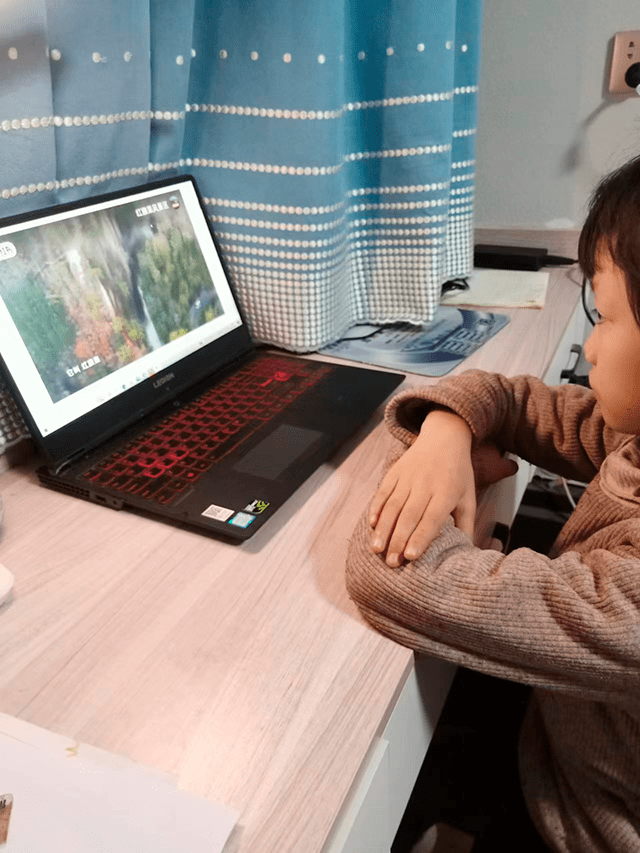 让我们年轻一代握住俢渠英雄的接力棒,牢记"自力更生,艰苦创业,团结