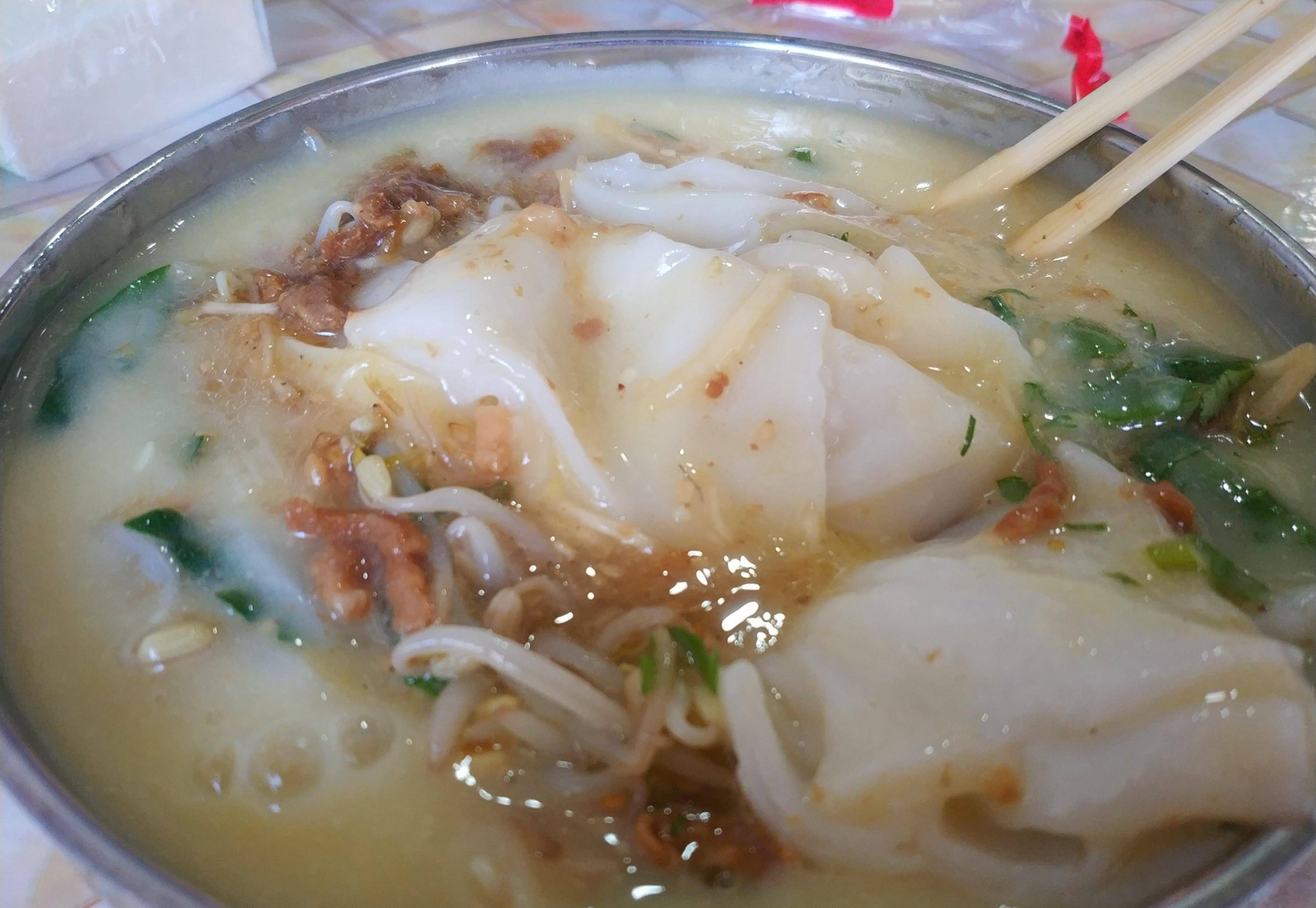 去到云南普洱,建议不要错过现蒸米干,这种地道的味道常在深巷里_思茅