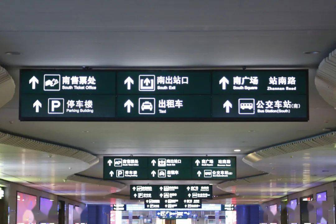 南出站口靠近厦门市思明区站南路,而北出站口则更靠近厦门市思明区厦