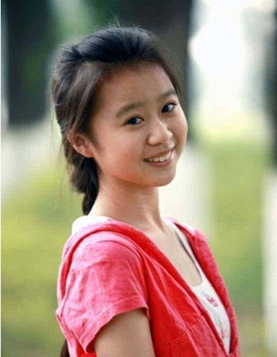 她11岁演皇后红极一时,被林心如认为干女儿,今凭表情包翻红_董慧_角色