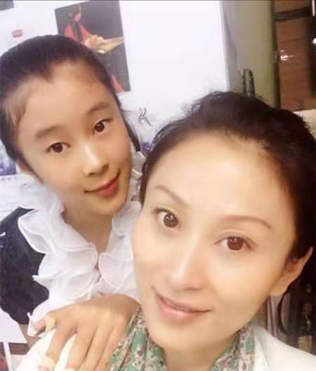 前任,为嫁豪门苦熬8年,如今老公一年给2亿零花钱_黄圣依_杨子_李小璐