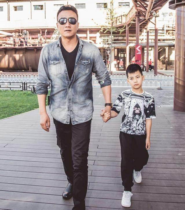 随着《爸爸去哪儿5》热播,是时候来次胡军儿子胡皓