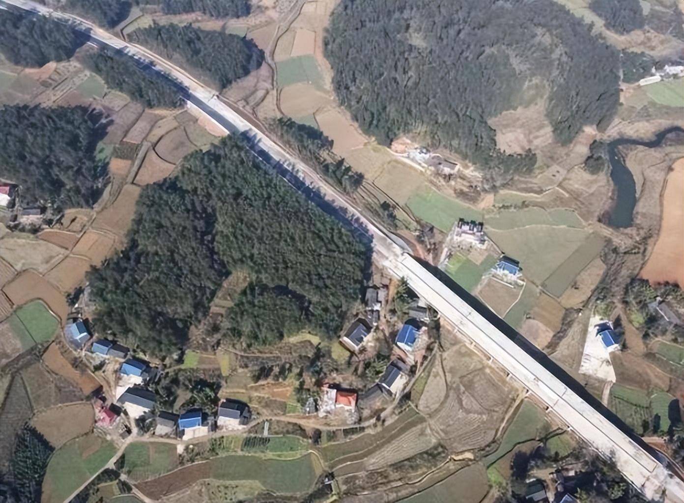 稳步地向开工建设推进中,这基本也是同步于上海s16蕴川高速的进度的