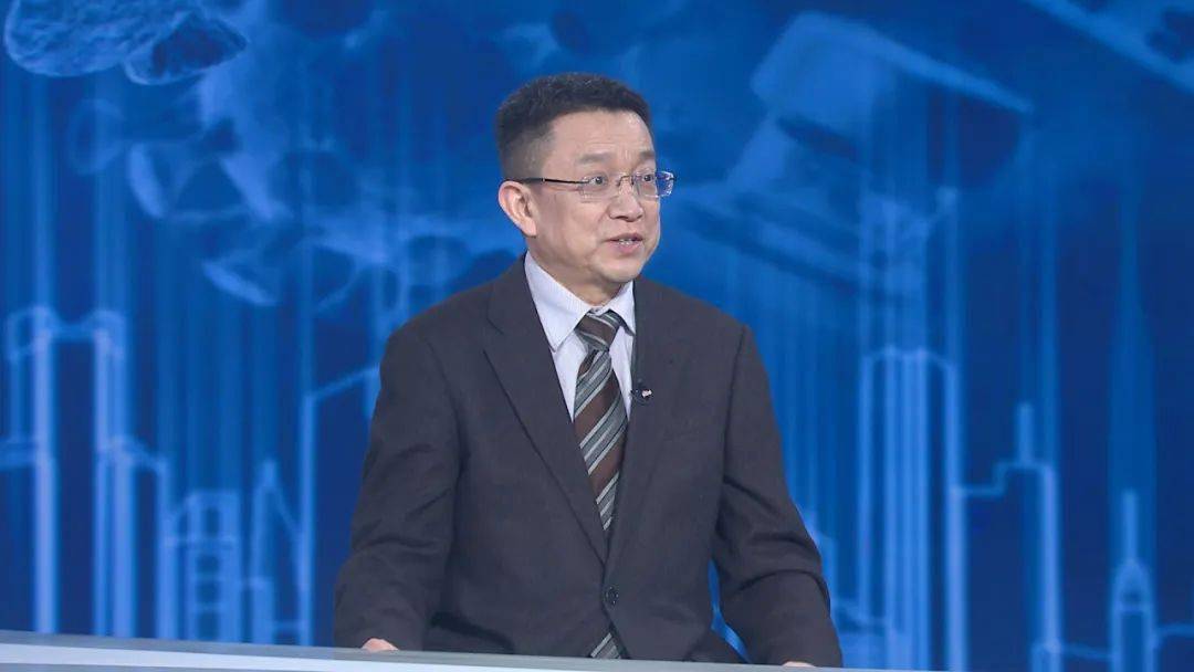 云南大学附属医院院长 韦嘉 :" 你可以先用家庭能用的自测抗原来进行