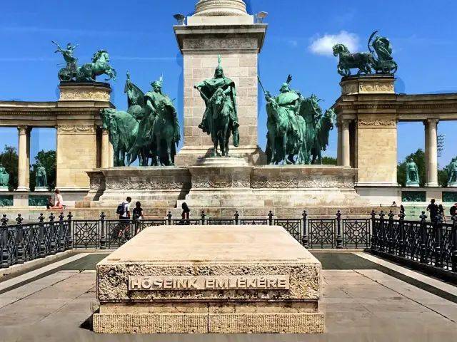 精美绝伦的"千年纪念碑"