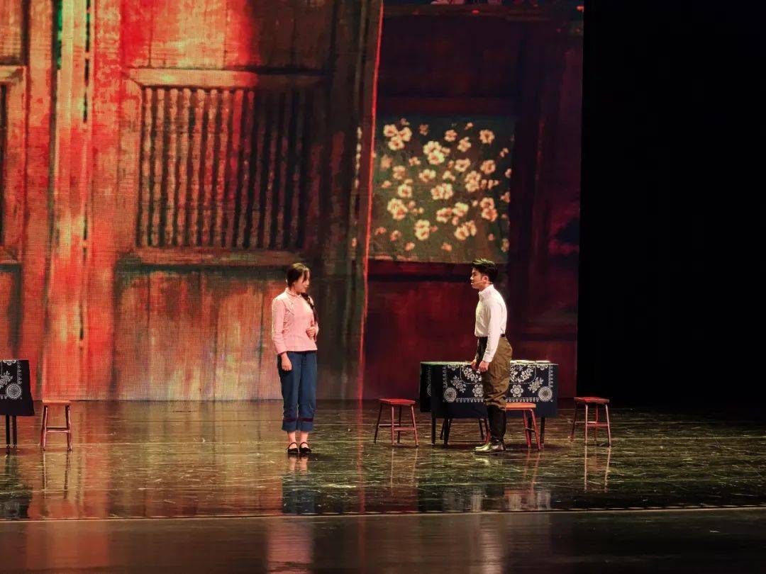 桂林本土话剧《花桥荣记》温情开演!_文化_剧展_西南